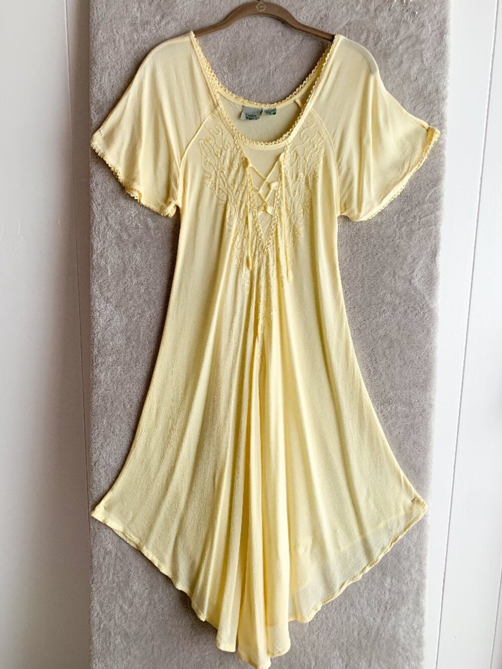 Womens short light yellow dress embroidered tie